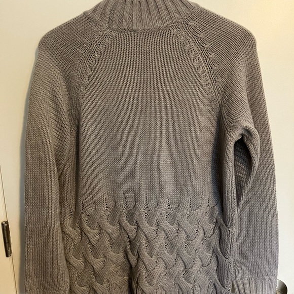 Vera Wang gray sweater - Picture 2 of 3